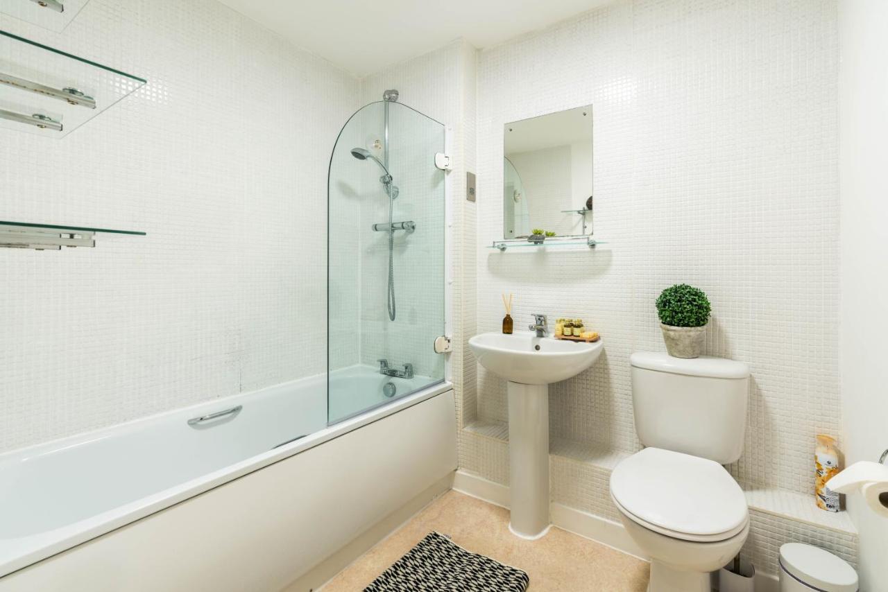 Fast Internet One Bedroom Apartment In Greater London, Id Required エクステリア 写真