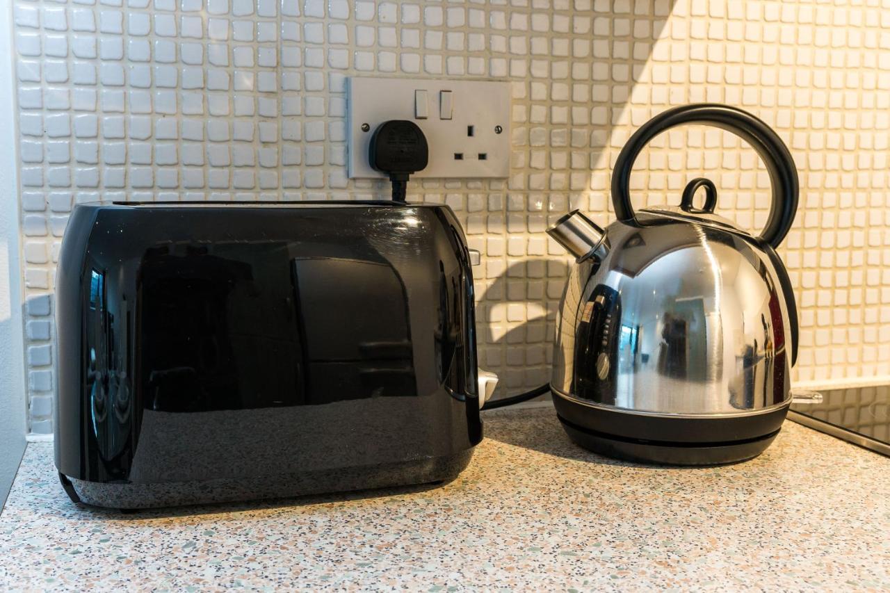 Fast Internet One Bedroom Apartment In Greater London, Id Required エクステリア 写真