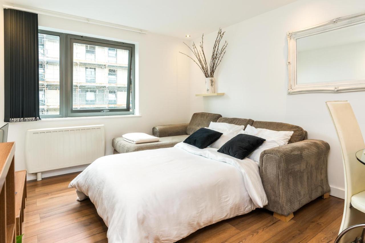Fast Internet One Bedroom Apartment In Greater London, Id Required エクステリア 写真